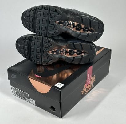 NIKE x CENTRAL CEE
Une paire de basket semi...