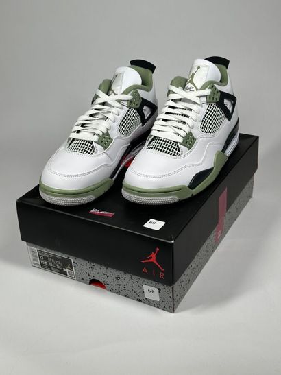 NIKE / JORDAN
A pair of semi-mounted sneakers,
Model...