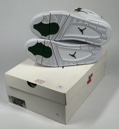 NIKE / JORDAN
A pair of semi-mounted sneakers
Model:...