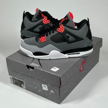 NIKE / JORDAN
A pair of semi-mounted sneakers,
Model...