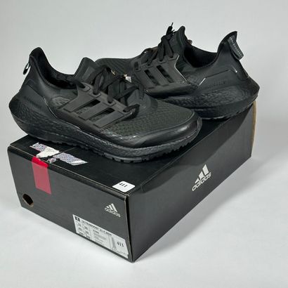 ADIDAS
A pair of low-top sneakers,
Model...