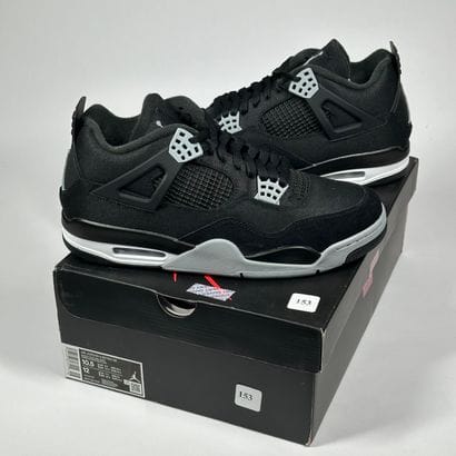 NIKE / JORDAN
Une paire de basket semi montante,
Modèle...