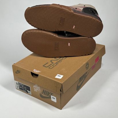 NIKE x TRAVIS SCOTT
A pair of semi-mounted...