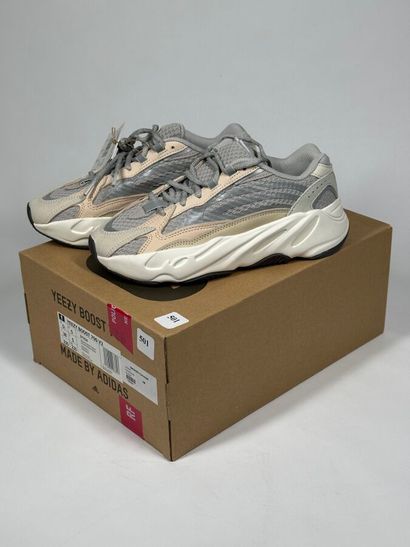 ADIDAS / YEEZY
A pair of low-top sneakers,
Model...