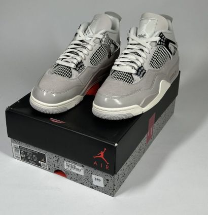 NIKE / JORDAN
A pair of semi-mounted sneakers,
Model...