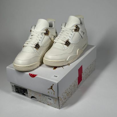 NIKE / JORDAN
A pair of semi-mounted sneakers,
Model...