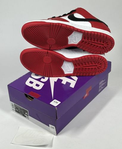 NIKE SB
Une paire de basket
Modèle : Dunk...