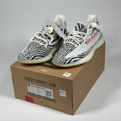 ADIDAS / YEEZY
A pair of low-top sneakers,
Model...