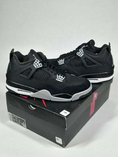 NIKE / JORDAN
A pair of semi-mounted sneakers,
Model...