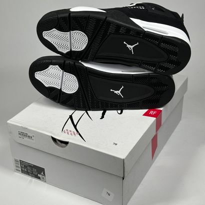 NIKE / JORDAN
A pair of semi-mounted sneakers,
Model...