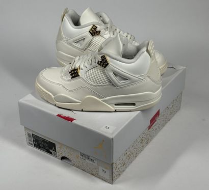NIKE / JORDAN
A set of 3 pairs of semi-mounted...