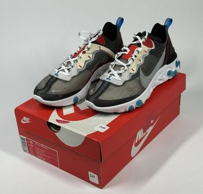 NIKE
Une paire de basket basse,
Modèle :...