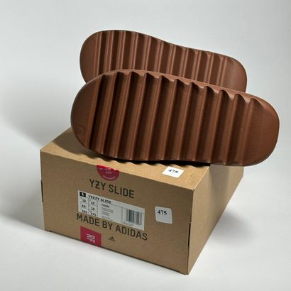 ADIDAS / YEEZY
A pair of sandals,
Model :...