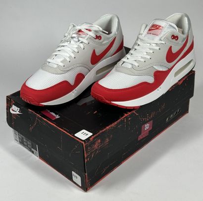NIKE 
A set of 3 pairs of low-top sneakers,...
