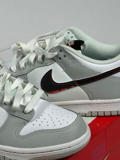 NIKE / JORDAN
A pair of low-top sneakers,
Model...