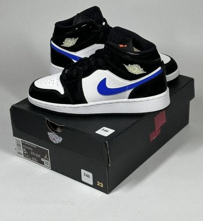 NIKE / JORDAN
A pair of semi-mounted sneakers,
Model...