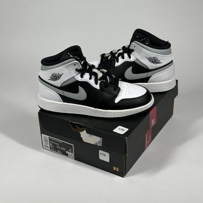 NIKE / JORDAN
Une paire de basket semi montante,
Modèle...