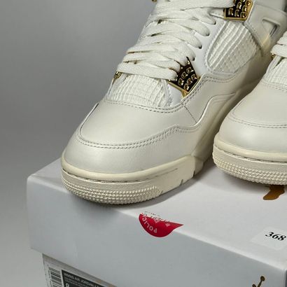 NIKE / JORDAN
A pair of semi-mounted sneakers,
Model...