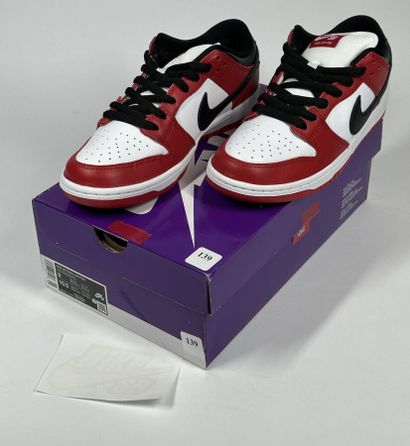 NIKE SB
Une paire de basket
Modèle : Dunk...