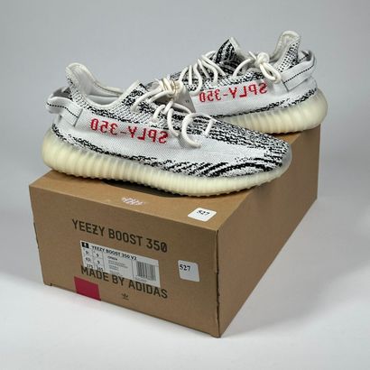 ADIDAS / YEEZY
A pair of low-top sneakers,
Model...