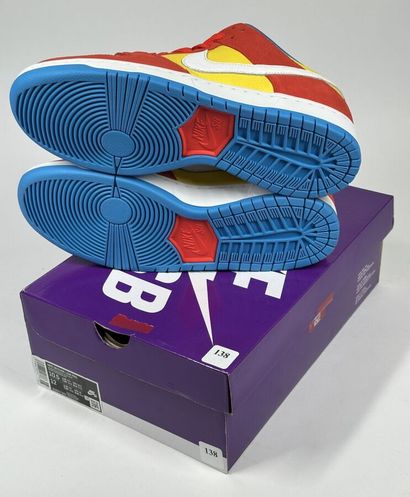 NIKE SB
Une paire de basket basse,
Modèle...