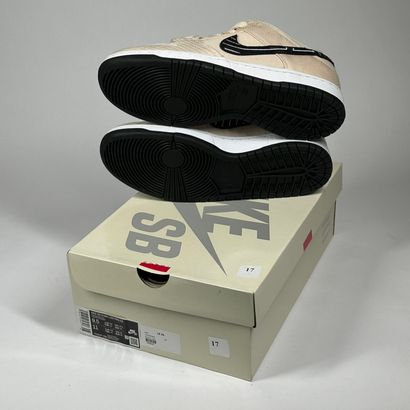 17
NIKE SB x ALBINO & PRETO
A pair of low-top...