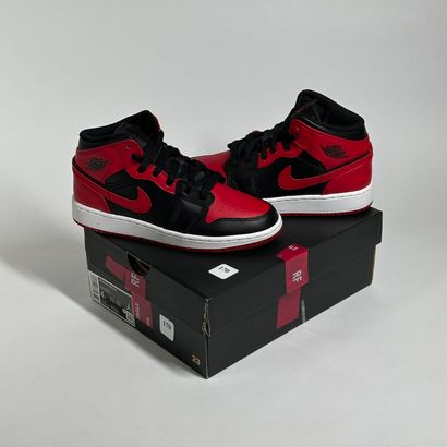 NIKE / JORDAN
Une paire de basket semi montante,
Modèle...