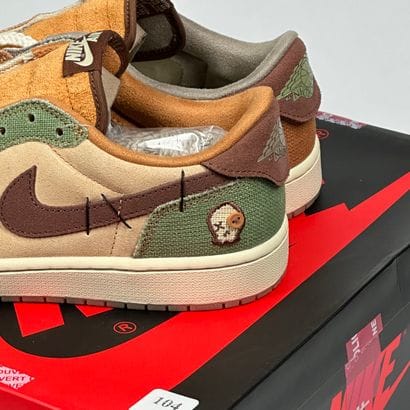 NIKE / JORDAN
Une paire de basket basse,
Modèle...