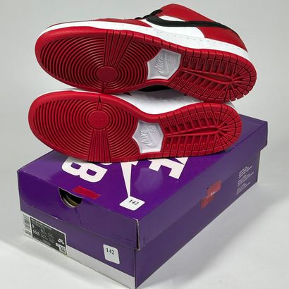 NIKE SB
Une paire de basket basse,
Modèle...