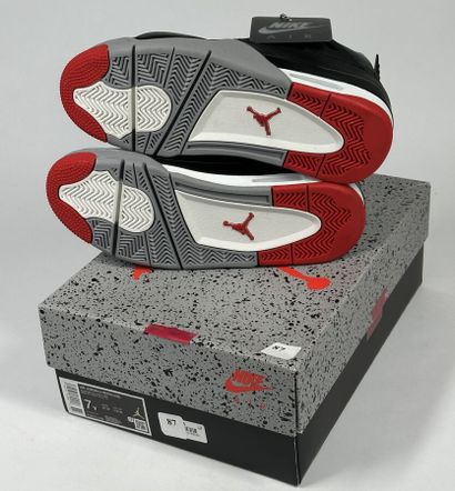 NIKE / JORDAN
A pair of high-top sneakers,
Model...