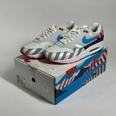 NIKE x PARRA
Une paire de basket basse
Modèle...