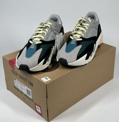 ADIDAS / YEEZY
A pair of low-top sneakers,
Model...