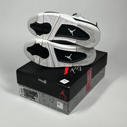 NIKE / JORDAN
A pair of semi-mounted sneakers,
Model...
