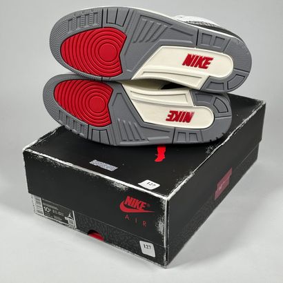 NIKE / JORDAN
Une paire de basket basse,
Modèle...