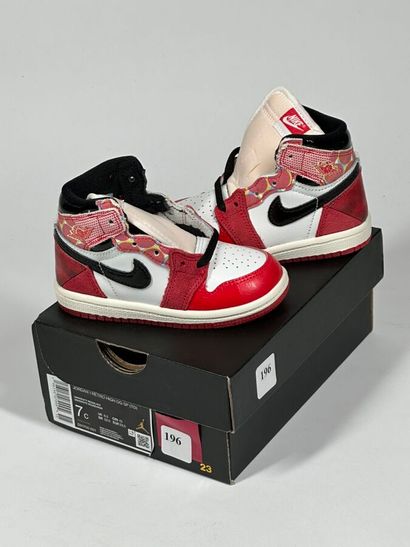 NIKE / JORDAN
Une paire de basket montante,
Modèle...