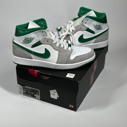 NIKE / JORDAN
Une paire de basket semi montante,
Modèle...