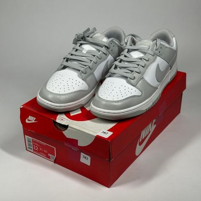 NIKE
A pair of low-top sneakers,
Model: Dunk...
