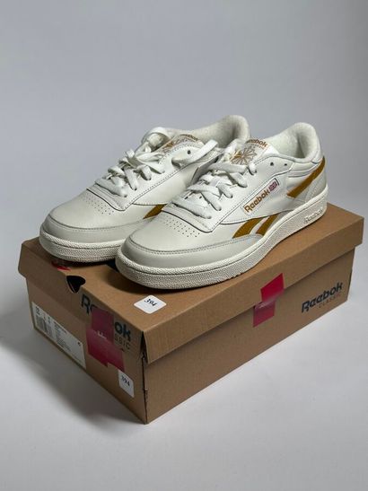 REEBOK
A pair of low-top sneakers,
Model...