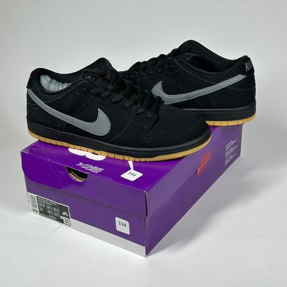 NIKE SB
Une paire de basket basse,
Modèle...