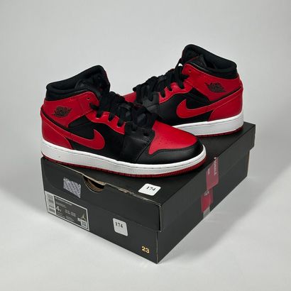 NIKE / JORDAN
Un lot de 2 paires de baskets...
