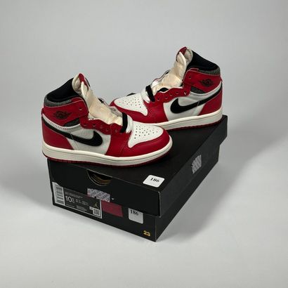 NIKE / JORDAN
Une paire de basket montante...