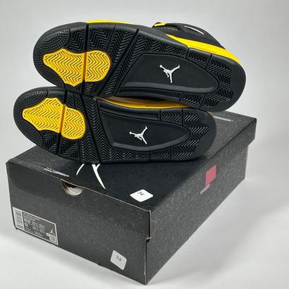 NIKE / JORDAN
Une paire de basket semi montante,
Modèle...