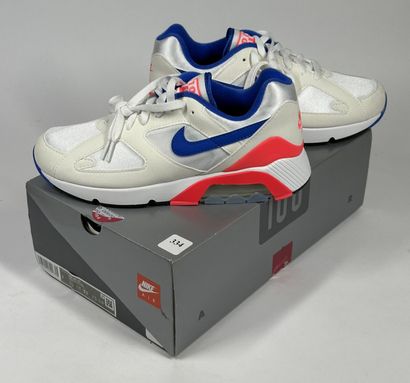 NIKE
A pair of low-top sneakers,
Model: Air...