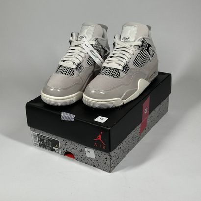 NIKE / JORDAN
A pair of semi-mounted sneakers,
Model...