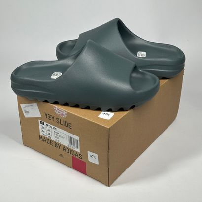 ADIDAS / YEEZY
A pair of sandals,
Model :...