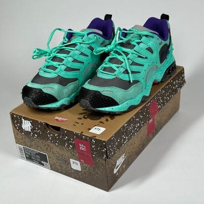 NIKE x UNDEFEATED
A pair of low-top sneakers,
Model...