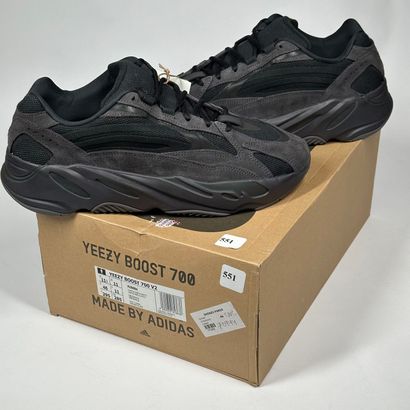 ADIDAS / YEEZY
A pair of low-top sneakers,
Model...