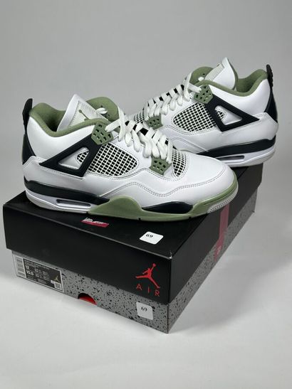 NIKE / JORDAN
A pair of semi-mounted sneakers,
Model...