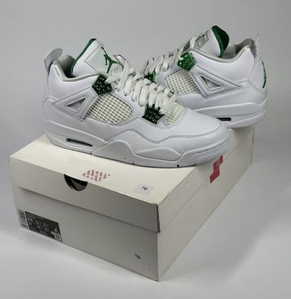 NIKE / JORDAN
A pair of semi-mounted sneakers
Model:...