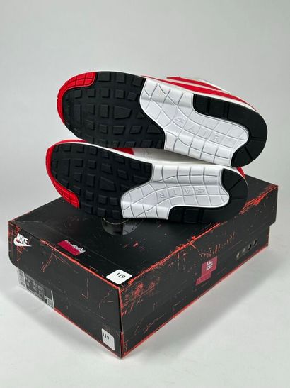 NIKE 
A set of 3 pairs of low-top sneakers,...